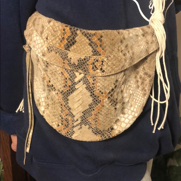 Free People Handbags - Cross over purse